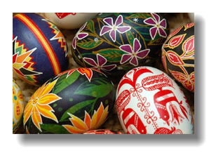 Звичай фарбувати яйця — обов’язковий атрибут свята Великодня. Фото: photos.com